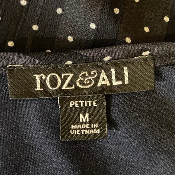 Roz & Ali Women's Blue Polka Dot Short Sleeve Scoop Neck Pleated Blouse Top Sz M - Picture 4 of 5